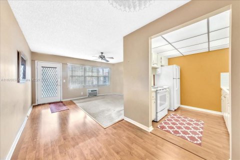 Condominio en venta en Pembroke Pines, Florida, 1 dormitorio, 63.64 m2 № 1443569 - foto 9