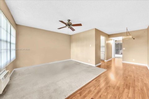 Condominio en venta en Pembroke Pines, Florida, 1 dormitorio, 63.64 m2 № 1443569 - foto 4