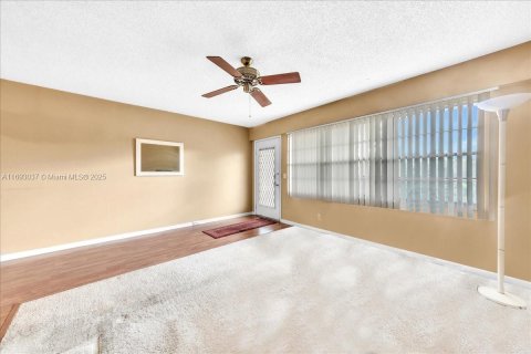 Condominio en venta en Pembroke Pines, Florida, 1 dormitorio, 63.64 m2 № 1443569 - foto 6
