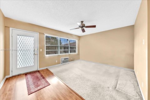 Condominio en venta en Pembroke Pines, Florida, 1 dormitorio, 63.64 m2 № 1443569 - foto 5