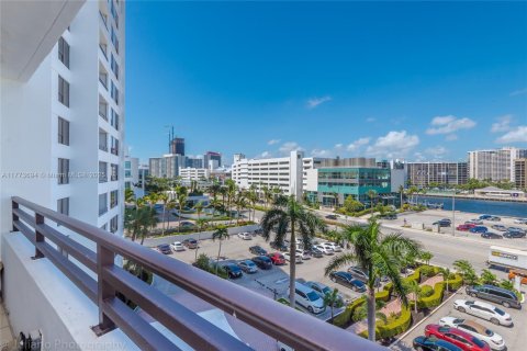 Copropriété à louer à Hollywood, Floride: 1 chambre, 73.39 m2 № 2183301 - photo 26