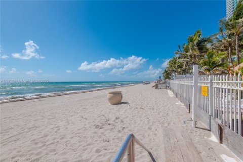 Copropriété à louer à Hollywood, Floride: 1 chambre, 73.39 m2 № 2183301 - photo 11