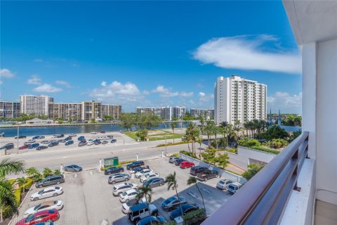 Copropriété à louer à Hollywood, Floride: 1 chambre, 73.39 m2 № 2183301 - photo 25