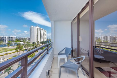 Copropriété à louer à Hollywood, Floride: 1 chambre, 73.39 m2 № 2183301 - photo 24