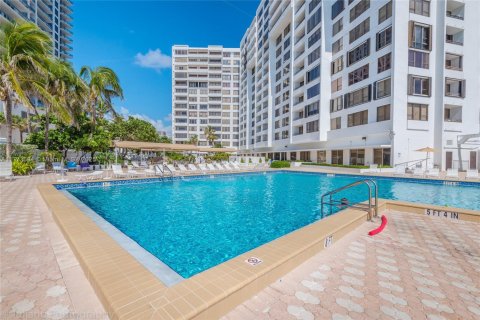 Copropriété à louer à Hollywood, Floride: 1 chambre, 73.39 m2 № 2183301 - photo 7