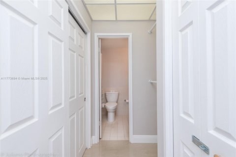Copropriété à louer à Hollywood, Floride: 1 chambre, 73.39 m2 № 2183301 - photo 17