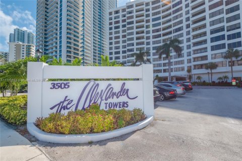 Copropriété à louer à Hollywood, Floride: 1 chambre, 73.39 m2 № 2183301 - photo 2