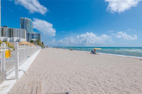 Copropriété à louer à Hollywood, Floride: 1 chambre, 73.39 m2 № 2183301 - photo 10