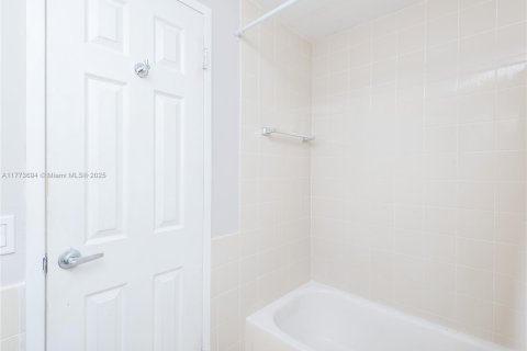 Copropriété à louer à Hollywood, Floride: 1 chambre, 73.39 m2 № 2183301 - photo 19