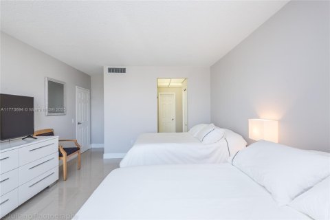 Copropriété à louer à Hollywood, Floride: 1 chambre, 73.39 m2 № 2183301 - photo 15