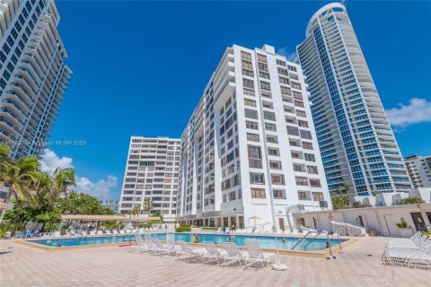 Copropriété à louer à Hollywood, Floride: 1 chambre, 73.39 m2 № 2183301 - photo 12