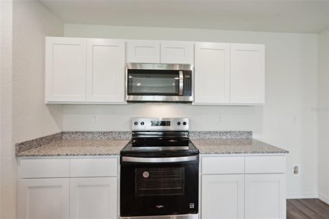House in Weeki Wachee, Florida 4 bedrooms, 212.37 sq.m. № 2207361 - photo 11