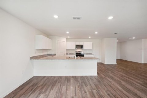 House in Weeki Wachee, Florida 4 bedrooms, 212.37 sq.m. № 2207361 - photo 8