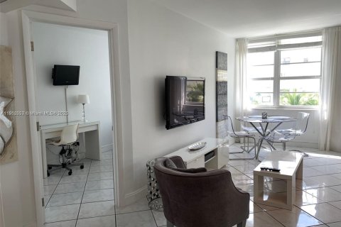 Condo in Miami Beach, Florida, 1 bedroom  № 1968290 - photo 3