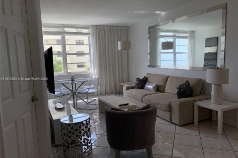 Condo in Miami Beach, Florida, 1 bedroom  № 1968290 - photo 4