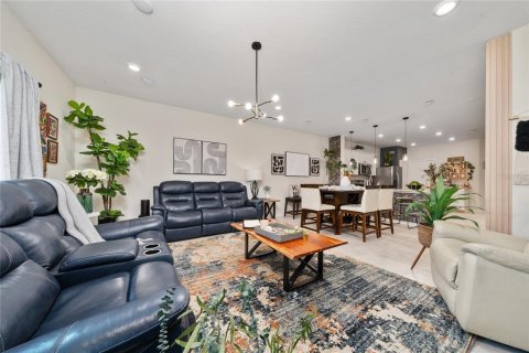 Condo in Davenport, Florida, 3 bedrooms  № 1912890 - photo 16