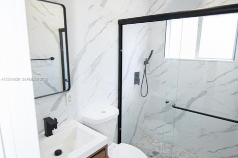 Immobilier commercial à vendre à Miami, Floride: 171.87 m2 № 2170528 - photo 8