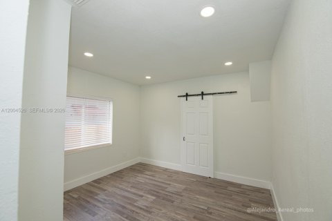 Immobilier commercial à vendre à Miami, Floride: 171.87 m2 № 2170528 - photo 30