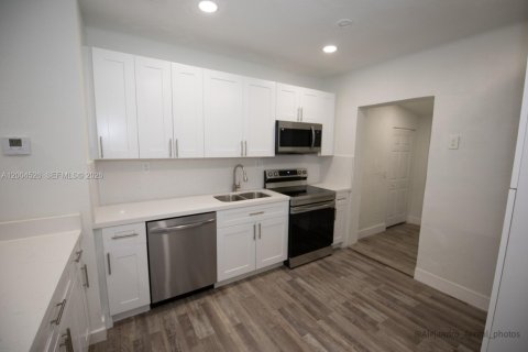 Immobilier commercial à vendre à Miami, Floride: 171.87 m2 № 2170528 - photo 18