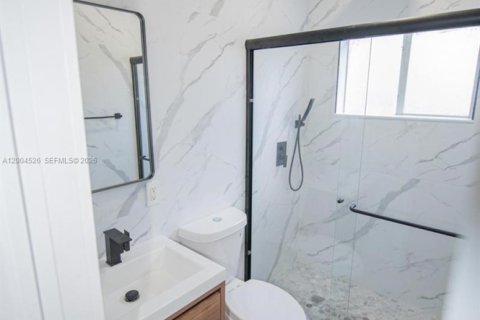 Immobilier commercial à vendre à Miami, Floride: 171.87 m2 № 2170528 - photo 7