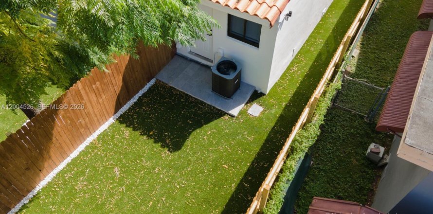 Immobilier commercial à Miami, Floride 171.87 m2 № 2170528