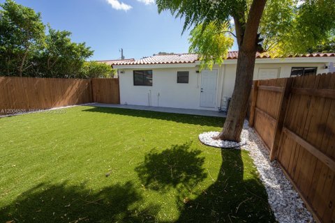 Immobilier commercial à vendre à Miami, Floride: 171.87 m2 № 2170528 - photo 4