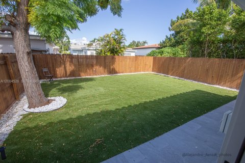 Immobilier commercial à vendre à Miami, Floride: 171.87 m2 № 2170528 - photo 2