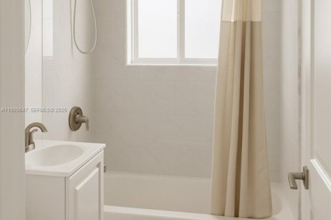 Villa ou maison à louer à Cutler Bay, Floride: 3 chambres, 117.43 m2 № 1984278 - photo 7