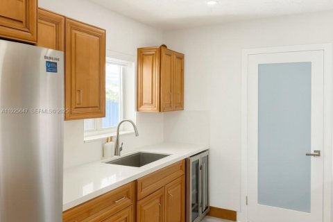 Villa ou maison à louer à Cutler Bay, Floride: 3 chambres, 117.43 m2 № 1984278 - photo 2