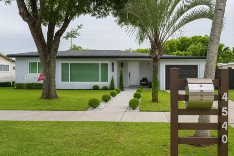 Villa ou maison à Cutler Bay, Floride 3 chambres, 117.43 m2 № 1984278