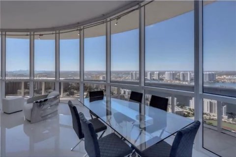 Condo in Sunny Isles Beach, Florida, 3 bedrooms  № 1954463 - photo 10