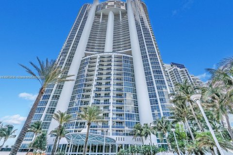 Condo in Sunny Isles Beach, Florida, 3 bedrooms  № 1954463