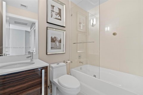 Купить кондоминиум в Майами, Флорида 2 спальни, 104.79м2, № 1811654 - фото 9