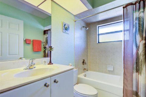 Купить виллу или дом в Порт-Шарлотт, Флорида 6 комнат, 183.11м2, № 2110509 - фото 27