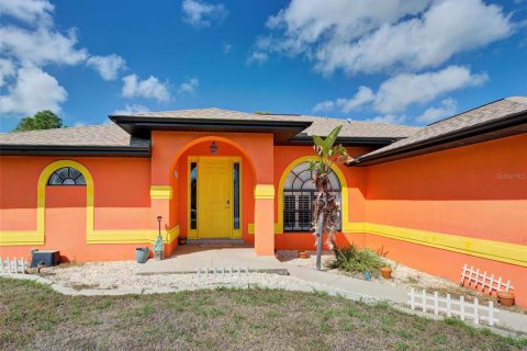 Villa ou maison à Port Charlotte, Floride 4 chambres, 183.11 m2 № 2110509