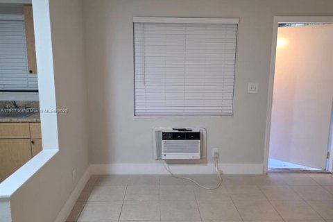 Villa ou maison à louer à Oakland Park, Floride: 1 chambre, 69.68 m2 № 1973487 - photo 7