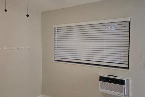 Villa ou maison à louer à Oakland Park, Floride: 1 chambre, 69.68 m2 № 1973487 - photo 9