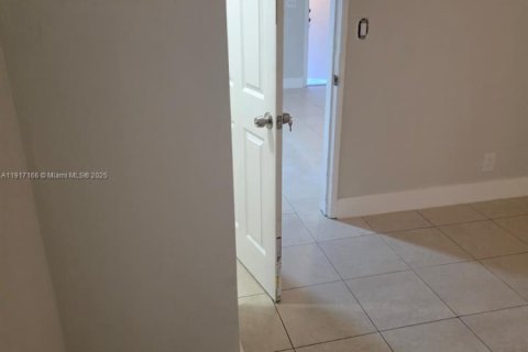 Villa ou maison à louer à Oakland Park, Floride: 1 chambre, 69.68 m2 № 1973487 - photo 11