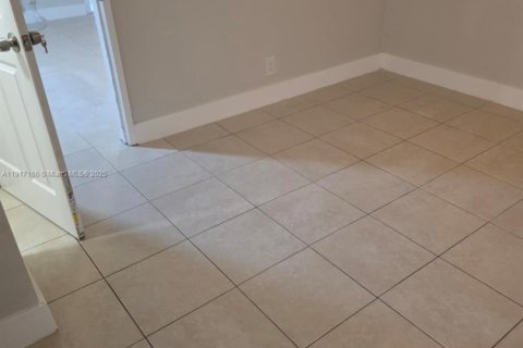 Villa ou maison à louer à Oakland Park, Floride: 1 chambre, 69.68 m2 № 1973487 - photo 12