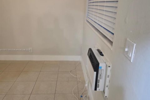 Villa ou maison à louer à Oakland Park, Floride: 1 chambre, 69.68 m2 № 1973487 - photo 10