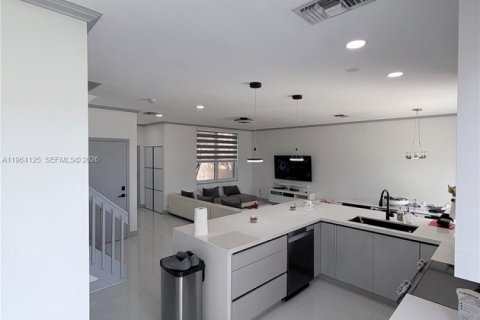 Adosado en alquiler en Pembroke Pines, Florida, 3 dormitorios, 140.75 m2 № 2026560 - foto 15