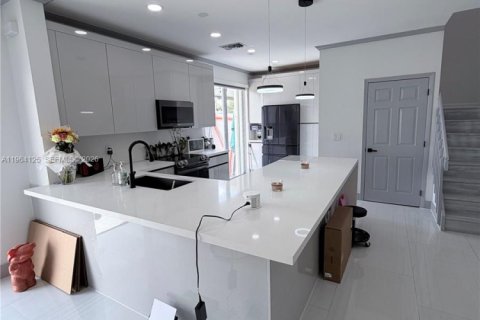 Adosado en alquiler en Pembroke Pines, Florida, 3 dormitorios, 140.75 m2 № 2026560 - foto 11