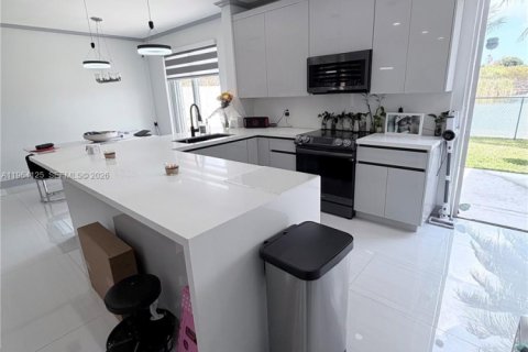 Adosado en alquiler en Pembroke Pines, Florida, 3 dormitorios, 140.75 m2 № 2026560 - foto 9