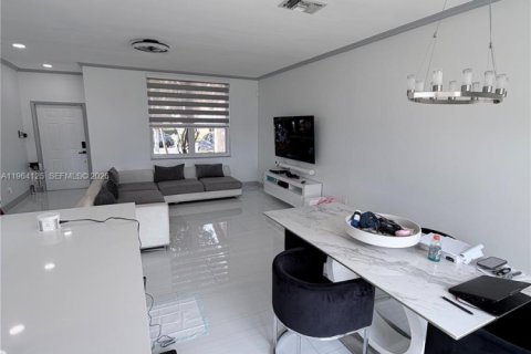 Adosado en alquiler en Pembroke Pines, Florida, 3 dormitorios, 140.75 m2 № 2026560 - foto 14