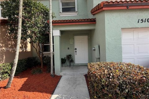 Adosado en Pembroke Pines, Florida 3 dormitorios, 140.75 m2 № 2026560