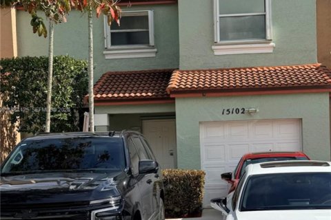 Adosado en alquiler en Pembroke Pines, Florida, 3 dormitorios, 140.75 m2 № 2026560 - foto 2