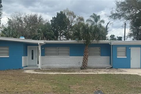 House in Orlando, Florida 4 bedrooms, 164.81 sq.m. № 1569802 - photo 1