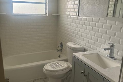 House in Orlando, Florida 4 bedrooms, 164.81 sq.m. № 1569802 - photo 8
