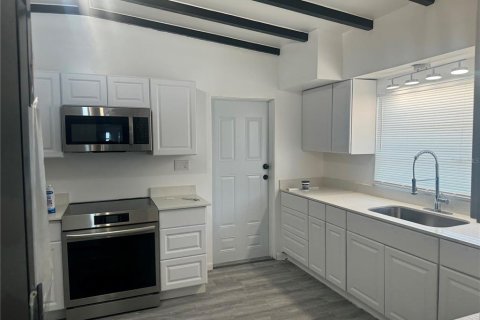 House in Orlando, Florida 4 bedrooms, 164.81 sq.m. № 1569802 - photo 4