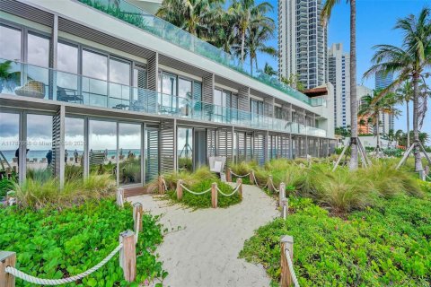 Condo in Sunny Isles Beach, Florida  № 1861059 - photo 4